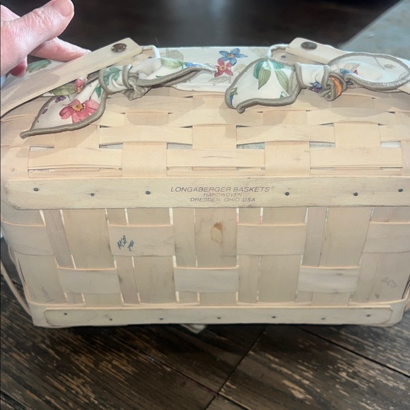 Longaberger basket with liner, plastic, and handles - Picture 4 of 8